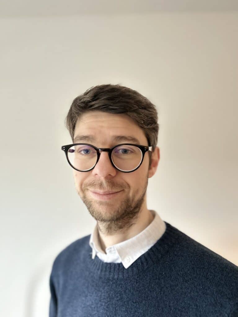 Headshot of Tobi Schneider